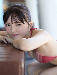 free pom-美女自觉的解开胸衣